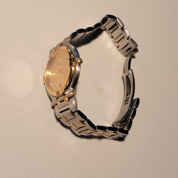 Gucci 9000G,Authentic Swiss Made,Scratch Free Crystal,34MM Case, New Battery - Picture 2 of 6